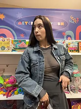 Holly_Play Adlı Modelin Canlı XXX Sohbeti