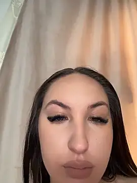 Chat XXX en directo de Lucy_doll22
