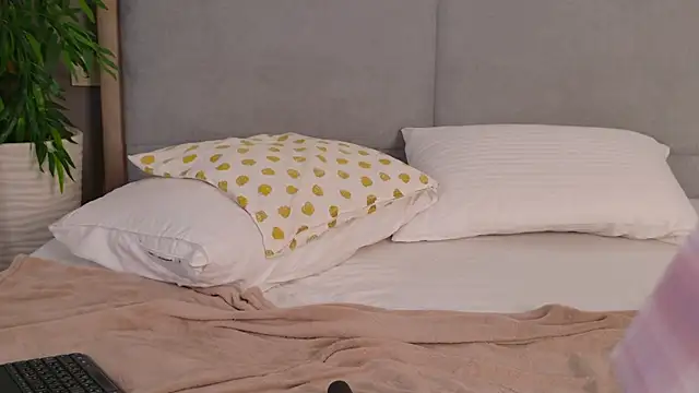 AdoraCortes Chat XXX live