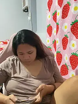 _UrSingleMamiBella_'s Live Chat Room