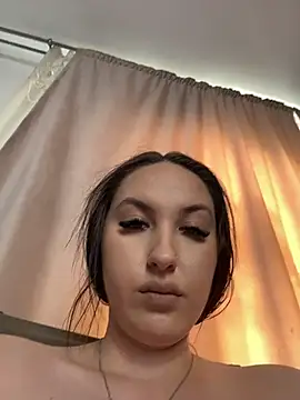 Chat XXX en directo de Lucy_doll22