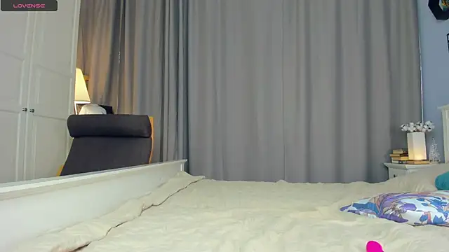 LavenderMitten live XXX chat