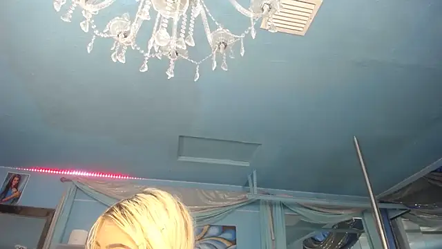 ADRIANNA_FOX élő XXX-chatje