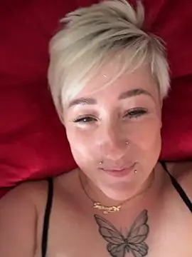 Bigboobiegirl90's Live XXX Chat