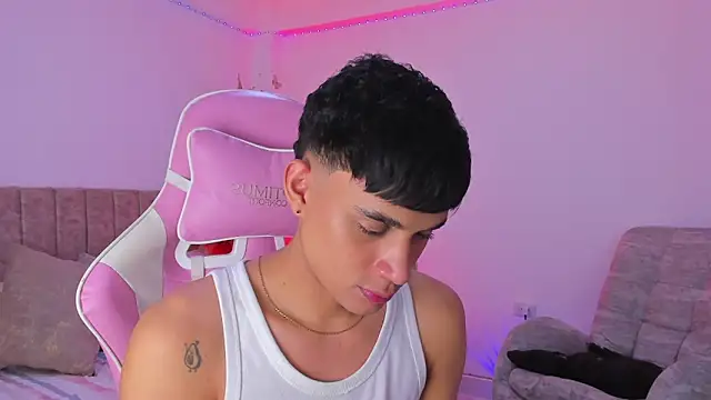 Michael_Jordan_zz – Naživo XXX chat