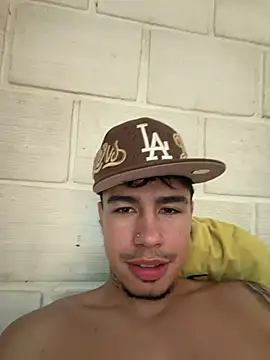 Chat XXX en directo de iNoah_sins