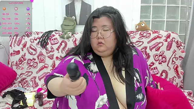 Chat XXX en directo de Nadine_asian