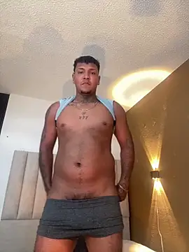 Axell_king07 Adlı Modelin Canlı XXX Sohbeti