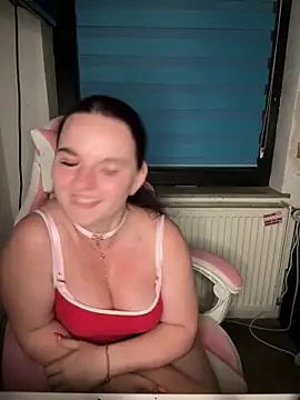 SecretSarah live XXX chat