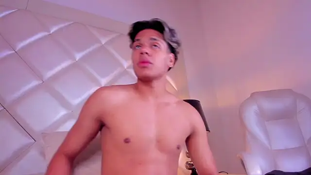 MarcoDeluxxe Chat XXX live