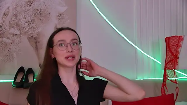 Emily_Simon Chat XXX live