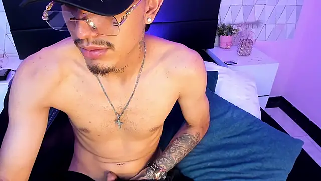 TysonRiggs' Live XXX Chat