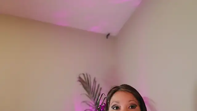 צ'אט XXX בשידור חי של DivineLynn