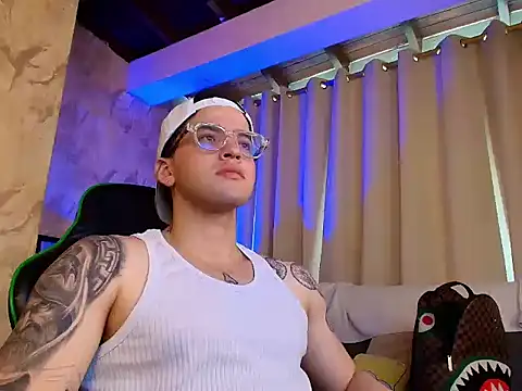 RONNY_COLTON's Live XXX Chat