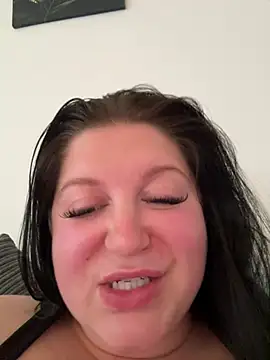 Curvybrunette1998's Live XXX Chat