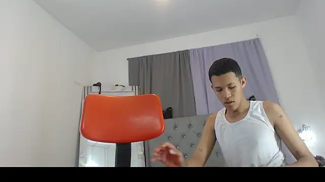 XXX chat uživo modela PhillipCox