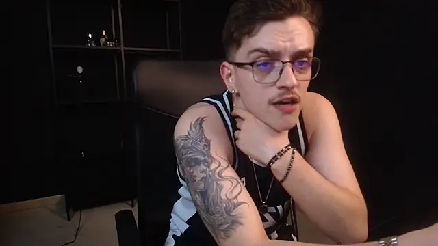 FelixStarkk Adlı Modelin Canlı XXX Sohbeti