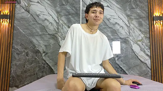 Онлайн чат XXX NoahWalker__