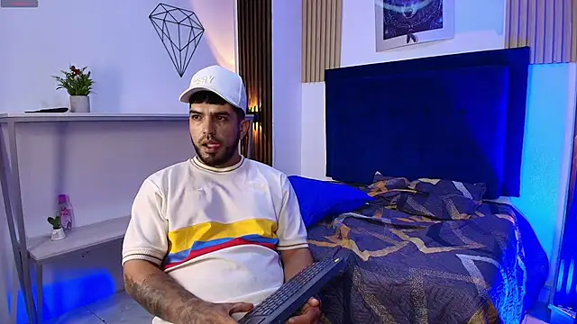 Kyro_Blaze: онлайн-секс-чат
