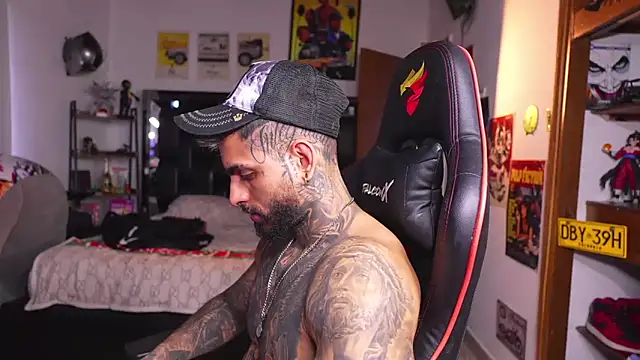 logan_hugh8 live XXX chat