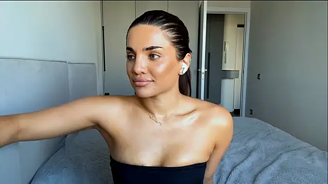 MelindaReny XXX чат на живо