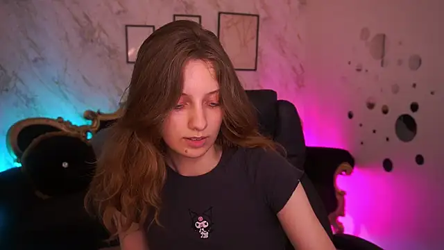 Chatroom XXX en direct de CuteeFoxy