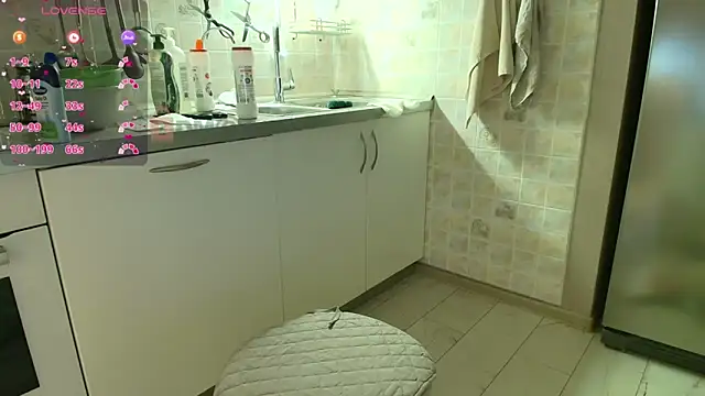 MilfeaNのライブXXXチャット