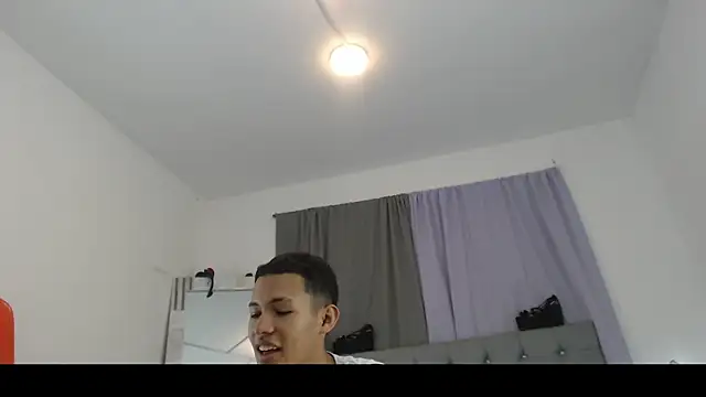 PhillipCox 现场XXX聊天