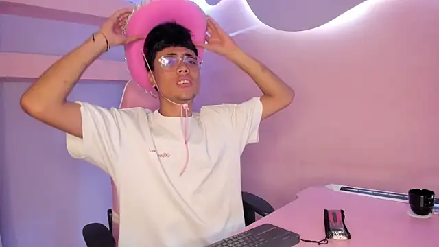 צ'אט XXX בשידור חי של DannTaylor