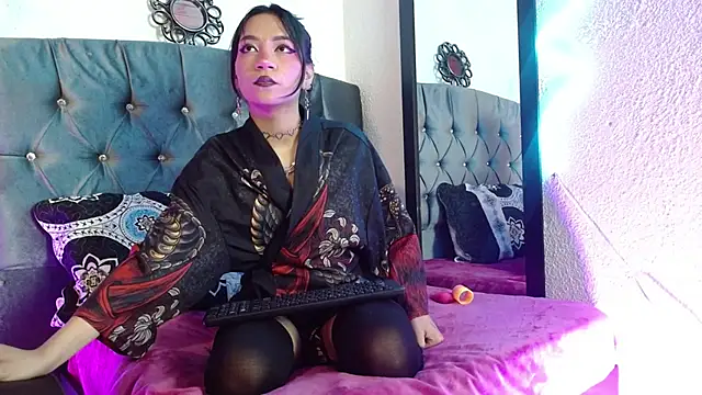 Henutmire_Rossi Chat XXX in diretta