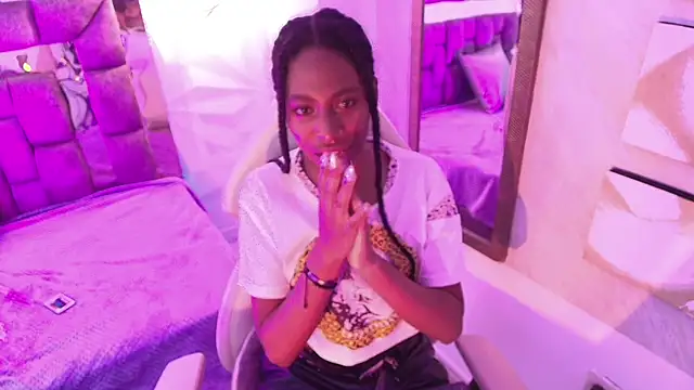 Queen_perla_'s Live XXX Chat