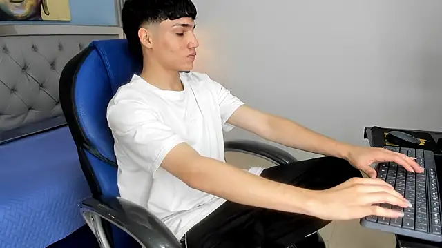 SamBlack_ élő XXX-chatje