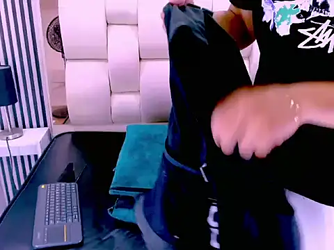 Alex_Wolft élő XXX-chatje