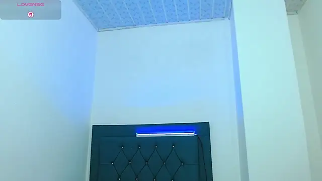 Онлайн чат XXX hotboyluxe
