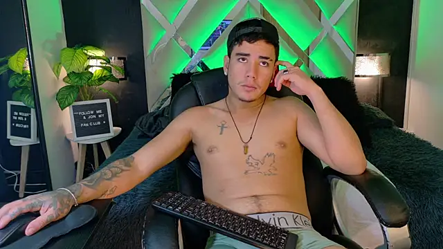 Alex-Rodriguezz XXX чат на живо