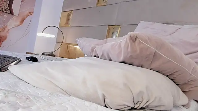 lesly_cutee Adlı Modelin Canlı XXX Sohbeti