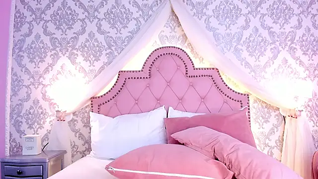 ScarletMore's Live XXX Chat