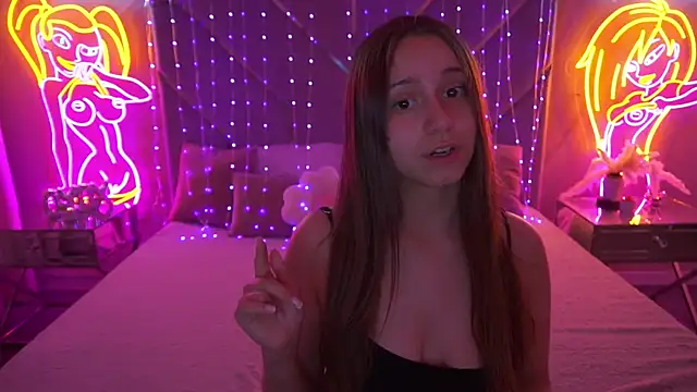 צ'אט XXX בשידור חי של TinyNatalie