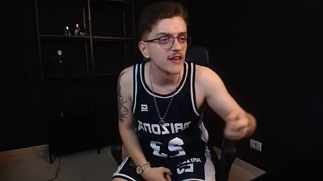 FelixStarkk Adlı Modelin Canlı XXX Sohbeti
