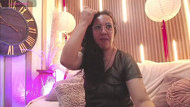 Velvet_Curly Chat XXX in diretta