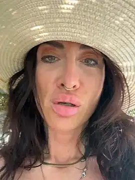 Czat XXX na żywo – nika_fendi
