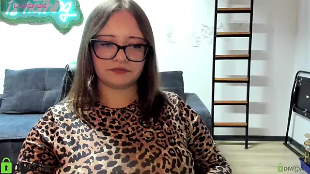 Chat +18 de JuliNy_x ao vivo