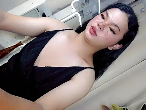 Hotsiren101 即時 XXX 聊天