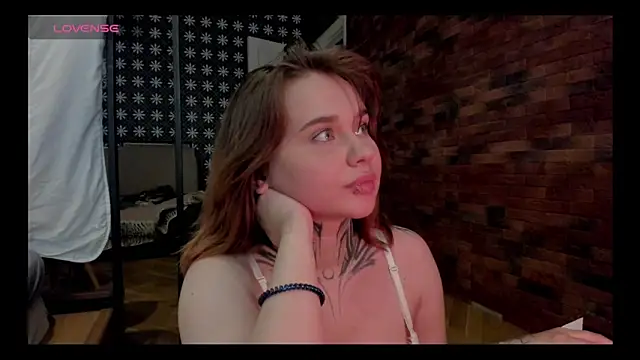 צ'אט XXX בשידור חי של Reeze_elowen