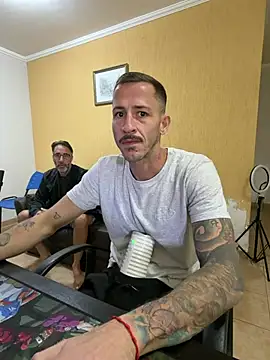 XXX chat uživo modela MeladoDiMel