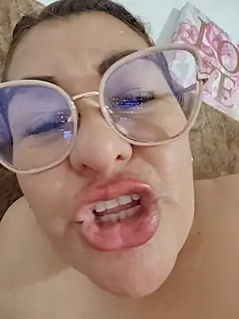 Chat +18 de AlexxiaaMat ao vivo