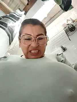 AlexxiaaMat élő XXX-chatje