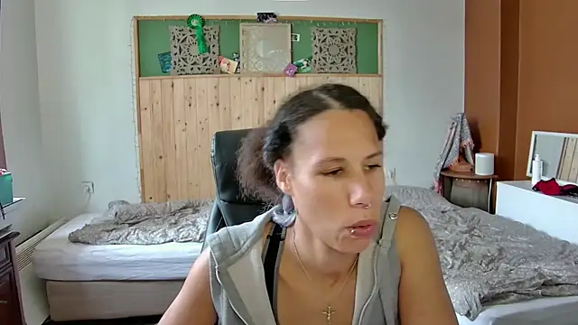 Chat +18 de AaliyahHarris ao vivo