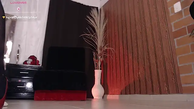 AGATHAA_WHITE: απευθείας συνομιλία ΧΧΧ