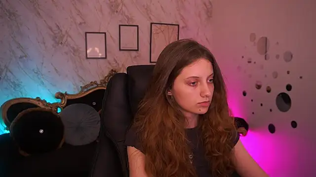 צ'אט XXX בשידור חי של CuteeFoxy
